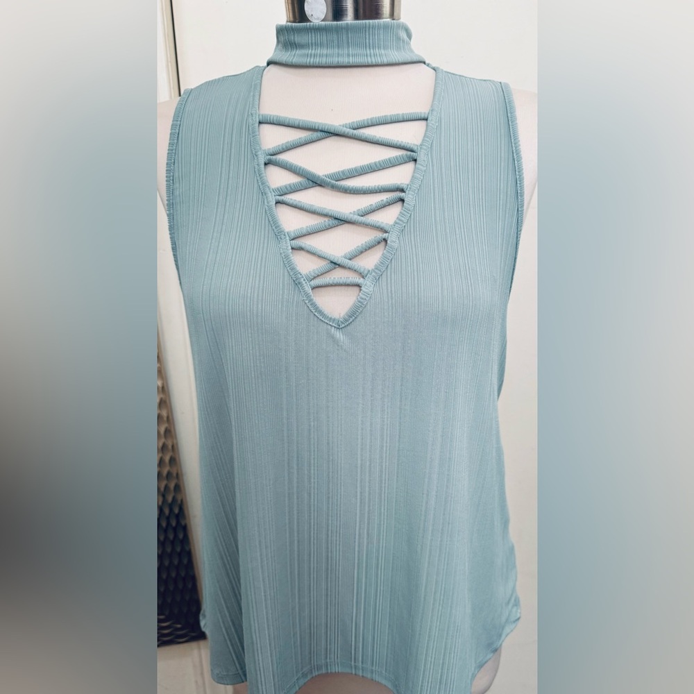 Haute Monde Size L. Cute Top🩵. Sleeveless